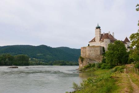 Passau-Wien mit MS Primadonna - Burg Schönbühel